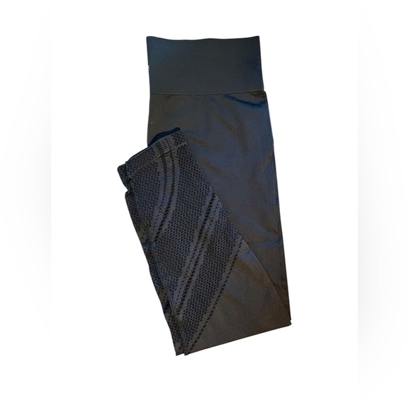 🟣Marika Black Lace Ankle Leggings – Size Large - Picture 1 of 6